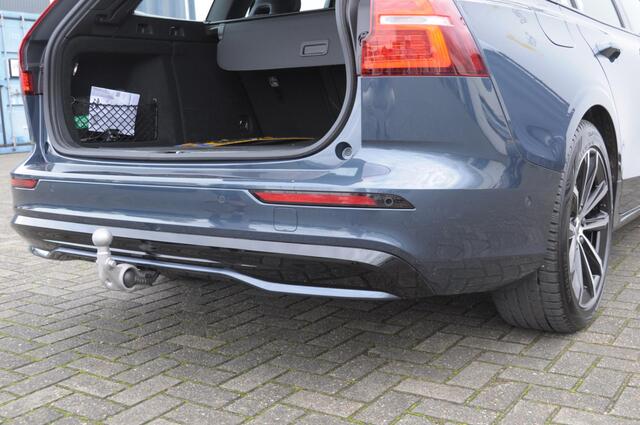 Volvo V60 T6 350PK Automaat AWD Plus Dark / Adaptive cruise control / Elektrische stoelen / Harman Kardon audio / Trekhaak / Pilot assist / BLIS / Stoel en stuur verwarming / Elektrische achterklep / Parkeersensoren met 360 camera / Google infotainment