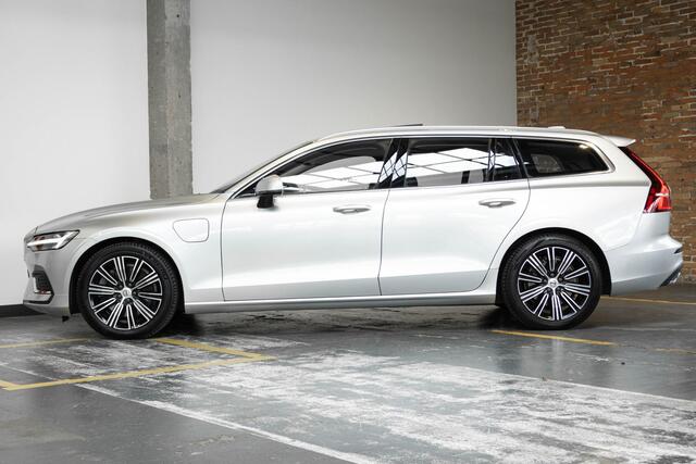 Volvo V60 T6 Twin Engine AWD Inscription | Panoramadak | Stoelverwarming | Parkeersensoren voor + achter | Parkeerverwarming | Comfortstoelen | Navigatie | Lederen Bekleding |