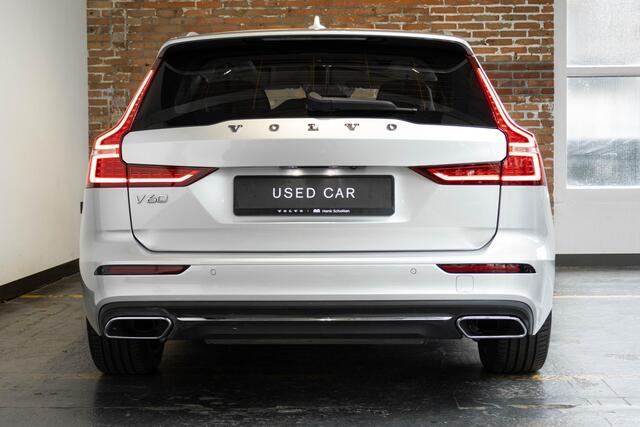 Volvo V60 T6 Twin Engine AWD Inscription | Panoramadak | Stoelverwarming | Parkeersensoren voor + achter | Parkeerverwarming | Comfortstoelen | Navigatie | Lederen Bekleding |