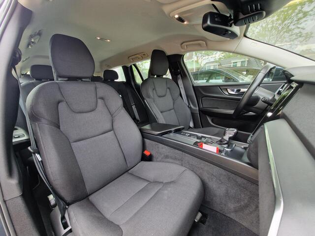 Volvo V60 2.0 T4 Momentum | Trekhaak | Navigatie | Achteruitrijd Camera | Stoelverwarming | Climate & Cruise Control |