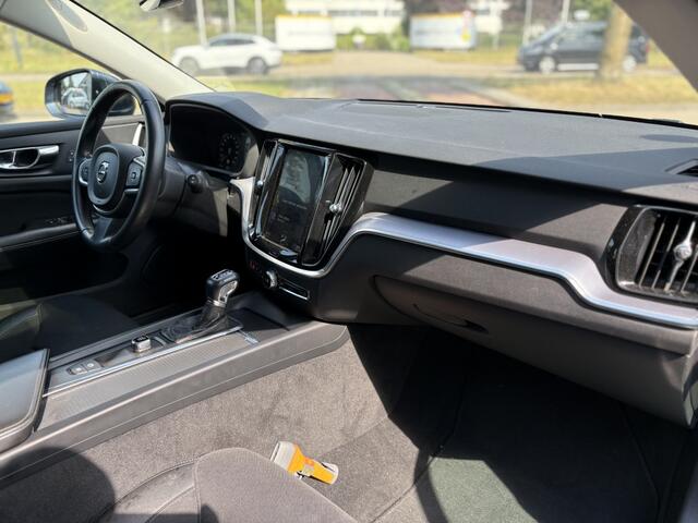 Volvo V60 2.0 T5 Momentum