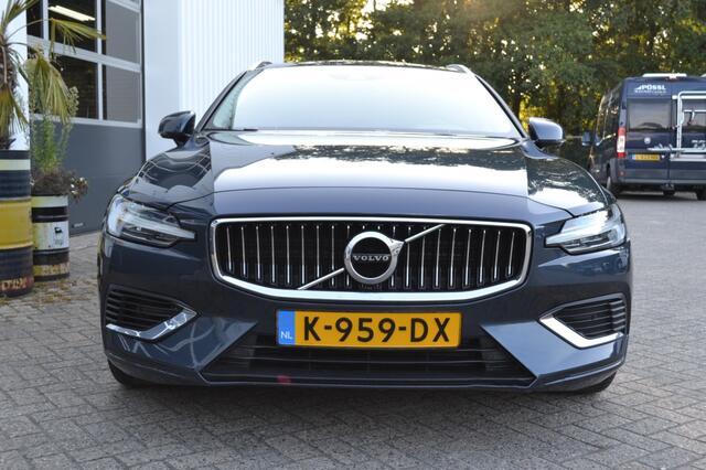 Volvo V60 PHEV 2.0 T8 AWD R. R-Des.