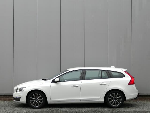 Volvo V60 2.0 T3 Polar+ Dyn. Xenon / Leer / Trekhaak
