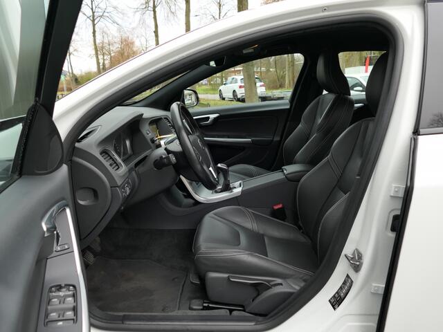 Volvo V60 2.0 T3 Polar+ Dyn. Xenon / Leer / Trekhaak