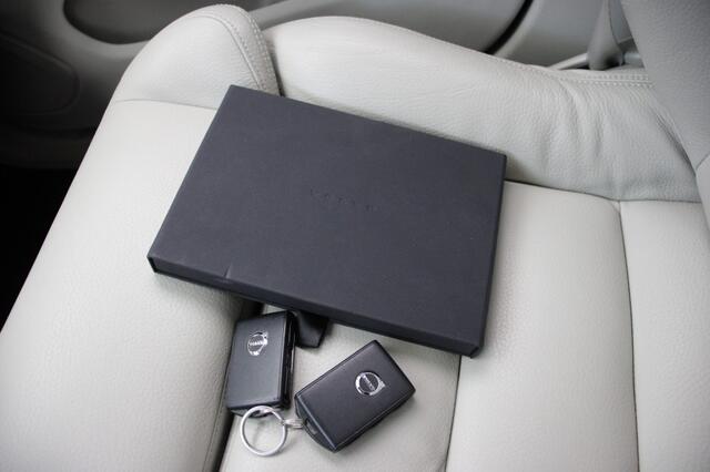 Volvo V60 2.0 T6 PHEV Twin Engine AWD Momentum Pro - Leer, Trekhaak