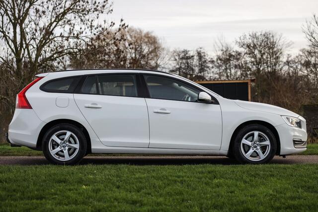 Volvo V60 1.5 T3 Kinetic ? Stuurverwarming ? Trekhaak ? Camera