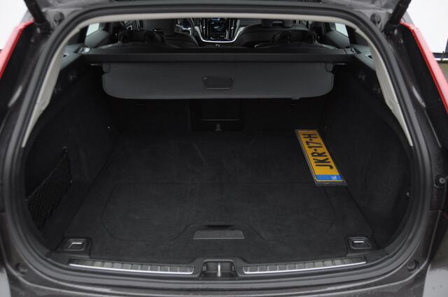 Volvo V60 B4 211PK Automaat Plus Bright / Adaptieve cruise control / BLIS / Elektrische stoelen / stuur - stoelverwarming / elektrische achterklep