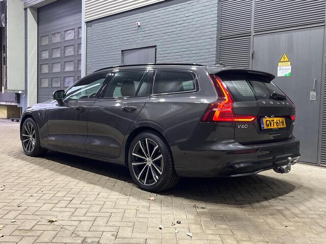 Volvo V60 2.0 T6 Plug-in hybrid AWD Plus Dark | Panoramadak | Trekhaak | 360 Camera | Harman/Kardon | Stoel+Stuurverwarming