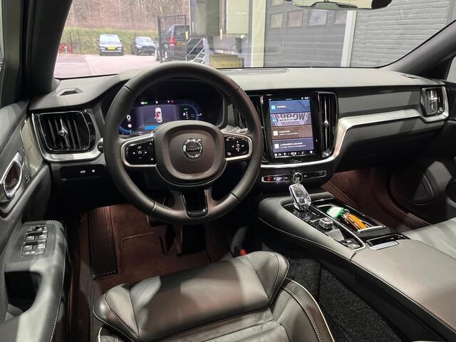 Volvo V60 2.0 T6 Plug-in hybrid AWD Plus Dark | Panoramadak | Trekhaak | 360 Camera | Harman/Kardon | Stoel+Stuurverwarming