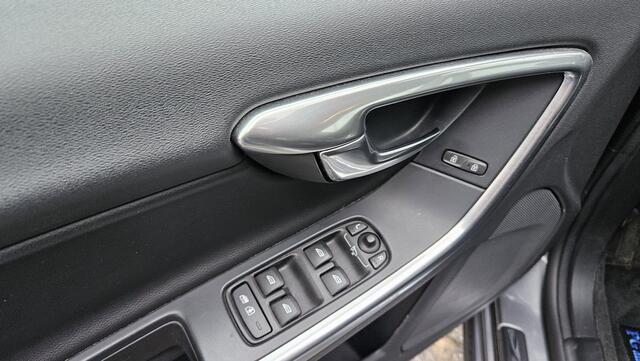 Volvo V60 2.0 D4 Nordic+ Volledig Dealer onderhouden!