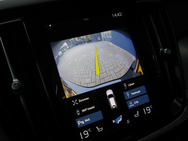 Volvo V60 2.0 T6 Recharge AWD R-Design | panodak | elektrisch verstelbare voorstoelen | trekhaak wegklapbaar | lederen bekleding