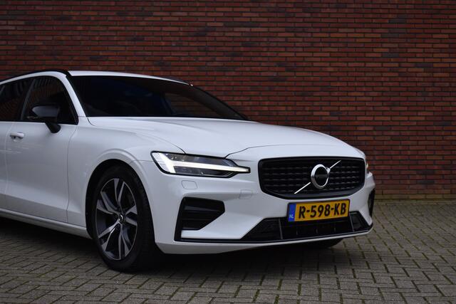 Volvo V60 B4 211PK Plus Dark | Trekhaak | H&K Audio | Sportstoelen