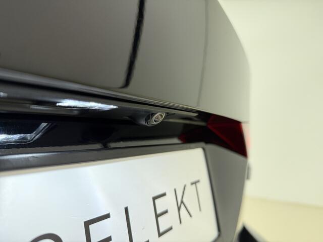 Volvo V60 B4 Automaat Plus Dark / Standkachel / Stoel/- stuurverwarming / Keyles entry / Trekhaak / Camera /