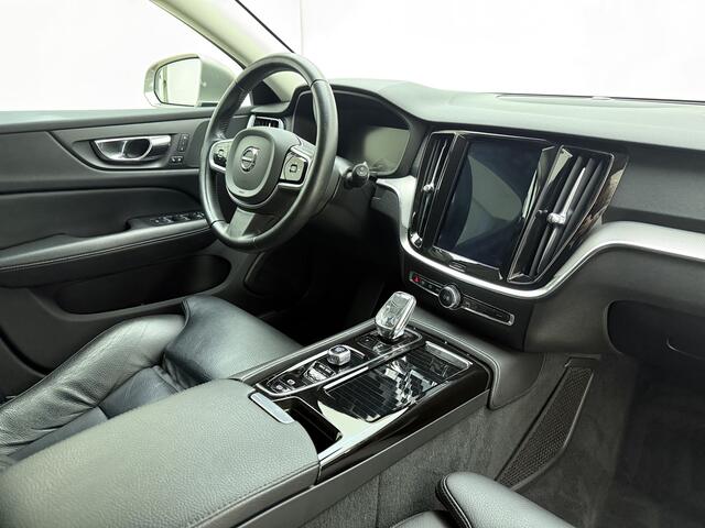 Volvo V60 T8 390pk AWD Inscription / Stoelverwarming / Lederen bekleding / Elektrische verstelbare stoel / Trekhaak /