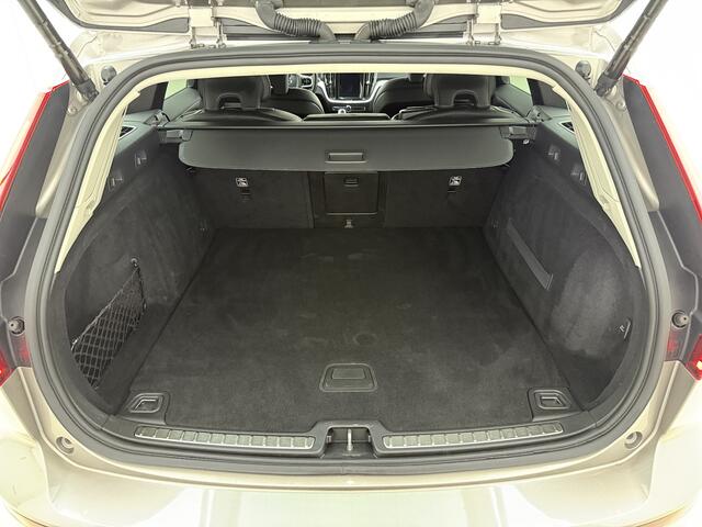 Volvo V60 T8 390pk AWD Inscription / Stoelverwarming / Lederen bekleding / Elektrische verstelbare stoel / Trekhaak /