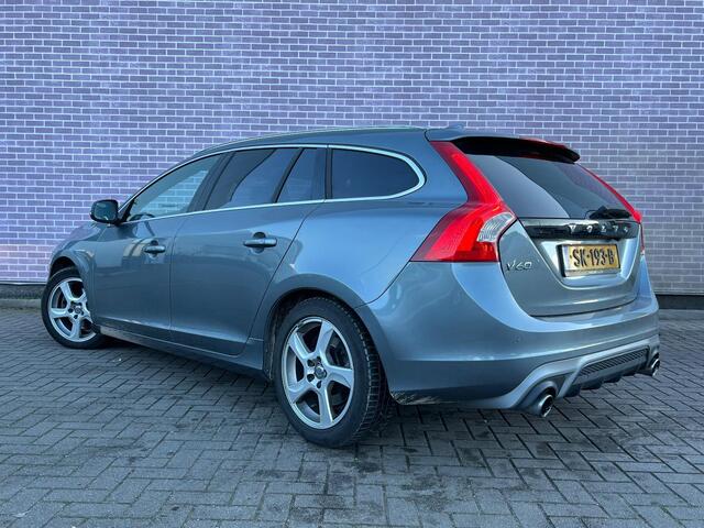 Volvo V60 2.0 T4 Business Sport | Navi | Schuif-/Kanteldak | Lederen Bekleding | Cruise Control | Stoelverwarming | Camera | Getint Glas | Standkachel | Park Assist | High Performance Audio | Volvo On Call