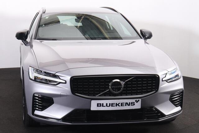 Volvo V60 2.0 T6 Plug-in hybrid AWD Plus Dark - IntelliSafe Assist & Surround - 360º Camera - Harman/Kardon audio - Adaptieve LED koplampen - Verwarmde voorstoelen, stuur - Parkeersensoren voor & achter - Elektr. bedienb. voorstoelen met geheugen - Extra getint gla