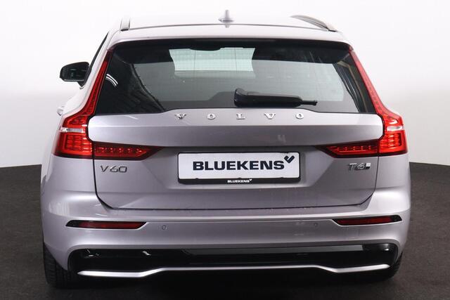 Volvo V60 2.0 T6 Plug-in hybrid AWD Plus Dark - IntelliSafe Assist & Surround - 360º Camera - Harman/Kardon audio - Adaptieve LED koplampen - Verwarmde voorstoelen, stuur - Parkeersensoren voor & achter - Elektr. bedienb. voorstoelen met geheugen - Extra getint gla
