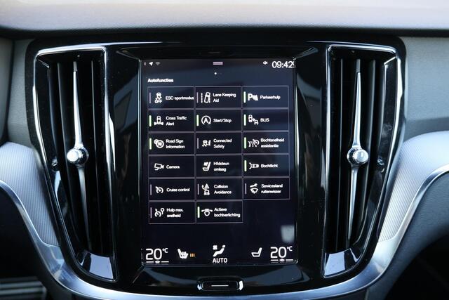 Volvo V60 T4 R-Design - Panorama/schuifdak - IntelliSafe Assist & Surround - Camera achter - DAB+ - Harman/Kardon audio - Adaptieve LED koplampen - Verwarmde voorstoelen, stuur & achterbank - Parkeersensoren voor & achter - Harmon Kardon Audio - Voorruitverwarming