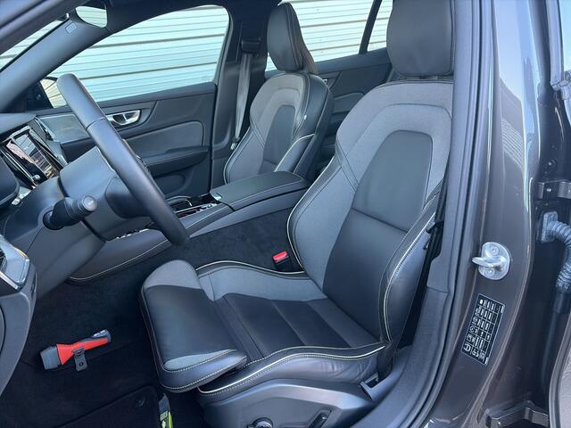 Volvo V60 2.0 T6 Plug-in hybrid AWD Plus Dark / Harman/Kardon / Trekhaak / Rondomzichtcamera /