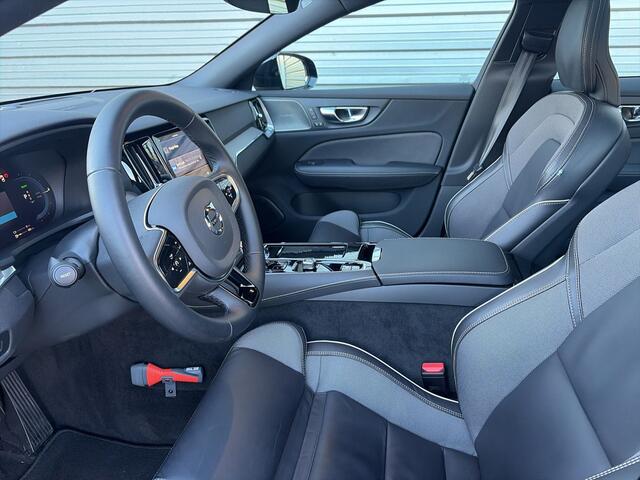 Volvo V60 2.0 T6 Plug-in hybrid AWD Plus Dark / Harman/Kardon / Trekhaak / Rondomzichtcamera /