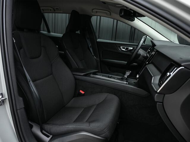 Volvo V60 2.0 D3 · NL-auto · Automaat · Parkeersensoren voor en achter · Cruise control · Led · Virtual cockpit