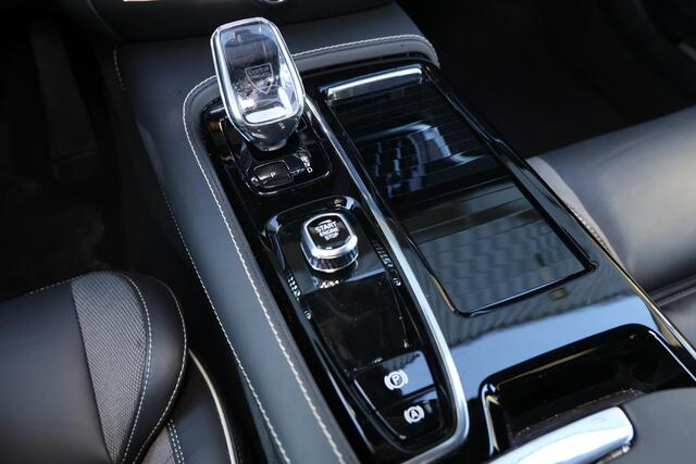 Volvo V60 T6 Recharge AWD Plus Dark - IntelliSafe Assist & Surround - 360º Camera - Harman/Kardon audio - Verwarmde voorstoelen, stuur & achterbank - Parkeersensoren voor & achter - Elektr. bedienb. voorstoelen met geheugen - Elektr. inklapbare trekhaak - 18' LMV