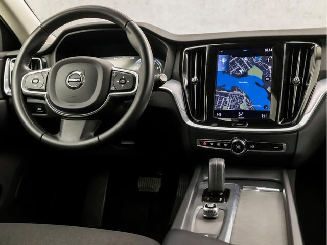 Volvo V60 2.0 B3 luxury Automaat (APPLE CARPLAY, DEALER ONDERHOUDEN, DAB+, SPORTSTOELEN, LED KOPLAMPEN, ADAPTIVE CRUISE CONTROL, BLUETOOTH, NIEUWSTAAT)