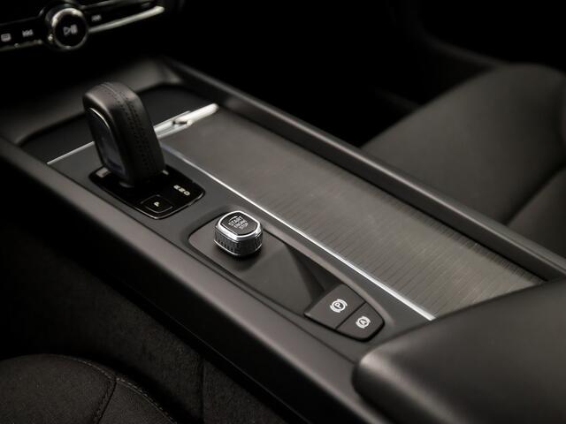 Volvo V60 2.0 B3 luxury Automaat (APPLE CARPLAY, DEALER ONDERHOUDEN, DAB+, SPORTSTOELEN, LED KOPLAMPEN, ADAPTIVE CRUISE CONTROL, BLUETOOTH, NIEUWSTAAT)