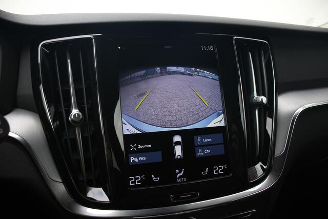 Volvo V60 B3 Momentum - Leder - IntelliSafe Surround - Elektr. bedienb. voorstoelen - Parkeercamera achter - Verwarmde voorstoelen - Extra getint glas - Parkeersensoren voor & achter - Adaptieve LED koplampen -