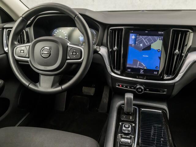 Volvo V60 2.0 T6 Recharge AWD Sport 390Pk Automaat (APPLE CARPLAY, GROOT NAVI, CAMERA, KEYLESS, SPORTSTOELEN, ADAPTIVE CRUISE, TREKHAAK, ELEK ACHTERKLEP, NIEUWSTAAT)