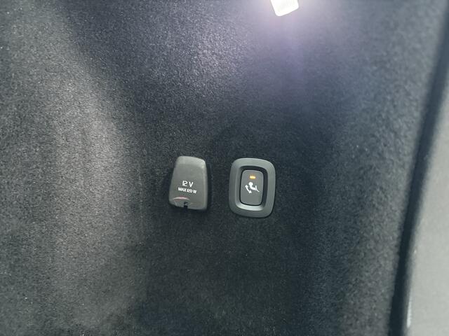 Volvo V60 T6 350pk AWD Essential Bright / Stoel + Stuurw. Verwarming / PDC + Camera / El. Trekhaak / 18'' / Achterb. Verwarming / Google / DAB / Metallic Lak /