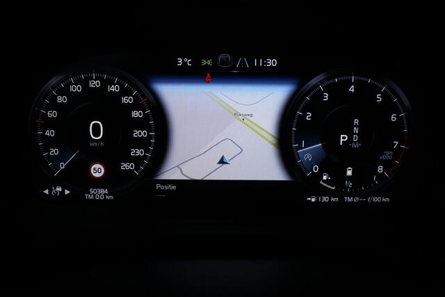 Volvo V60 B3 Automaat Business Pro | Adaptieve Cruise Control Met Pilot Assist | BLIS Dodehoekdetectie | Apple Carplay/Android Auto | Electronic Climate Control | DAB+ | Keyless Entry | Elektrische Achterklep | 17" Lichtmetalen Velgen | Park Assist Achter