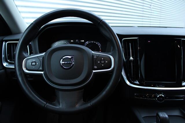 Volvo V60 B3 Automaat Business Pro | Adaptieve Cruise Control Met Pilot Assist | BLIS Dodehoekdetectie | Apple Carplay/Android Auto | Electronic Climate Control | DAB+ | Keyless Entry | Elektrische Achterklep | 17" Lichtmetalen Velgen | Park Assist Achter