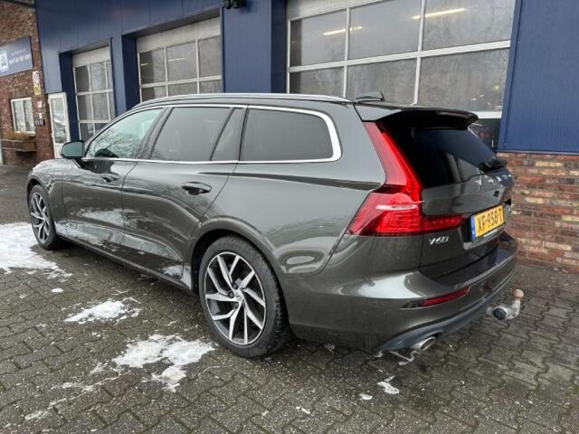 Volvo V60 2.0 T5 MOMENTUM. TREKHAAK. ALL. IN.