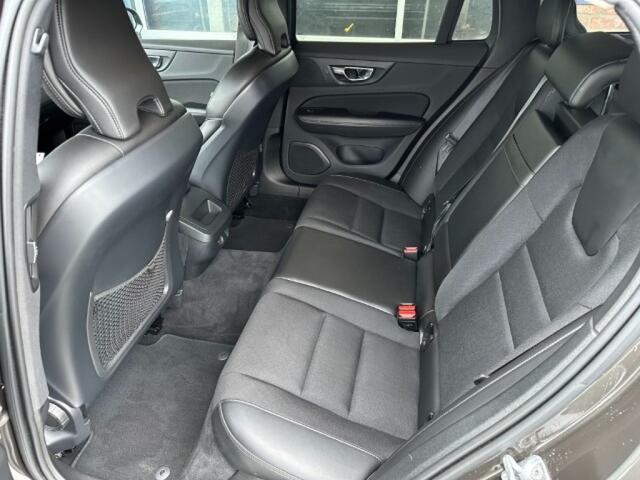 Volvo V60 2.0 T5 MOMENTUM. TREKHAAK. ALL. IN.