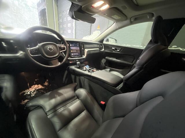 Volvo V60 T6 Plug-in hybrid Plus Dark | Panoramadak | 360° Camera | ACC | Trekhaak | Stoel+Stuurverwarming | BLIS