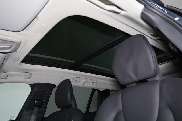 Volvo V60 B4 Ultra Dark - Panorama/schuifdak - IntelliSafe Assist & Surround - 360º Camera - Harman/Kardon audio - Verwarmde voorstoelen, stuur & achterbank - Parkeersensoren voor & achter - Elektr. bedienb. voorstoelen met geheugen - Head up display - Draadloze te