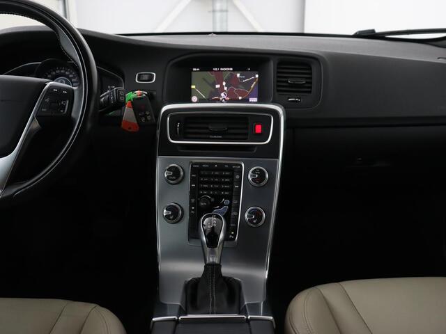Volvo V60 1.5 T2 Polar+ Dynamic | Leder | Stoelverwarming | Bi-Xenon | Navigatie | Parkeerhulp | Climate control | Cruise control | Bluetooth