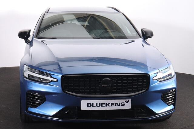 Volvo V60 T8 Recharge AWD R-Design - IntelliSafe Assist & Surround - Adaptieve LED koplampen - Parkeercamera achter - Verwarmde voorstoelen, stuur & achterbank - Parkeersensoren voor & achter - Elektr. bedienb. bestuurdersstoel met geheugen - Drive modes - Apple Ca