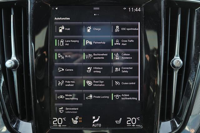 Volvo V60 T8 Recharge AWD R-Design - IntelliSafe Assist & Surround - Adaptieve LED koplampen - Parkeercamera achter - Verwarmde voorstoelen, stuur & achterbank - Parkeersensoren voor & achter - Elektr. bedienb. bestuurdersstoel met geheugen - Drive modes - Apple Ca