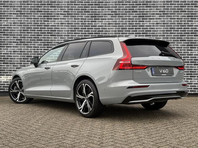 Volvo V60 2.0 T8 AWD Ultra Dark Performance Edition | Polestar Engineered Optimisation | 19" 5-triplespaaks Glossy Black Diamond Cut | Extra getint glas achter | Panoramisch schuif/kantel dak | 360 Camera | Head Up Display