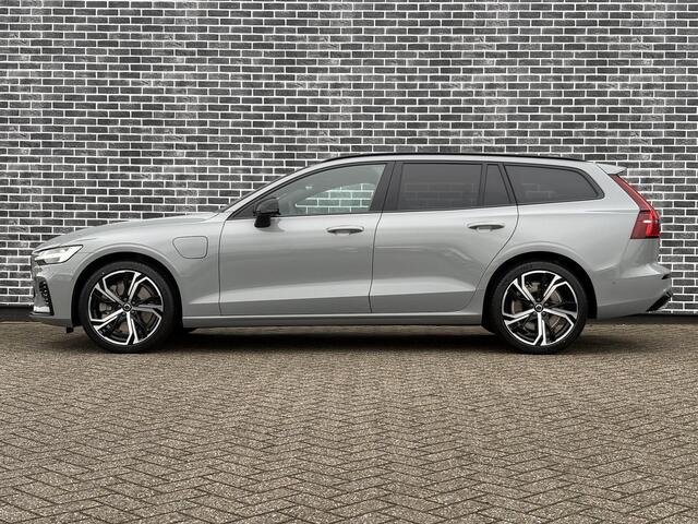Volvo V60 2.0 T8 AWD Ultra Dark Performance Edition | Polestar Engineered Optimisation | 19" 5-triplespaaks Glossy Black Diamond Cut | Extra getint glas achter | Panoramisch schuif/kantel dak | 360 Camera | Head Up Display