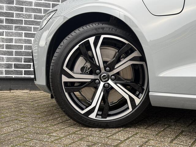 Volvo V60 2.0 T8 AWD Ultra Dark Performance Edition | Polestar Engineered Optimisation | 19" 5-triplespaaks Glossy Black Diamond Cut | Extra getint glas achter | Panoramisch schuif/kantel dak | 360 Camera | Head Up Display