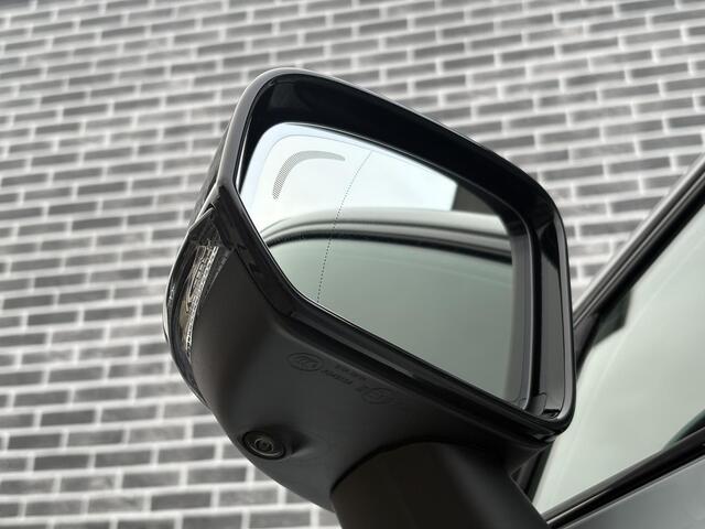 Volvo V60 2.0 T8 AWD Ultra Dark Performance Edition | Polestar Engineered Optimisation | 19" 5-triplespaaks Glossy Black Diamond Cut | Extra getint glas achter | Panoramisch schuif/kantel dak | 360 Camera | Head Up Display