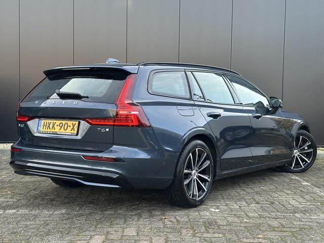 Volvo V60 2.0 T6 Plug-in hybrid AWD Plus Dark Adaptieve cruise control / BLIS / 360 camera / elektr. verst. Contourstoelen / stuur-,stoel-, voorruit verw. / Harman Kardon audio / Trekhaak / Keyless drive / All season banden