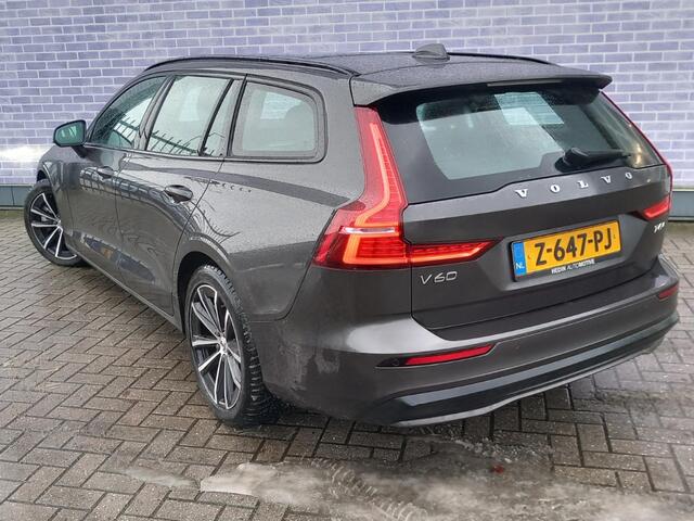 Volvo V60 2.0 T6 Plug-in hybrid AWD Ultra Dark | Schuif-/Kanteldak | 360 Camera | Harman Kardon | Trekhaak | Sportstoelen | Stoel- en Stuurverwarming |