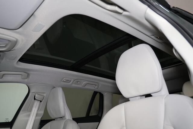 Volvo V60 T8 Recharge AWD Ultra Dark - Panorama/schuifdak - IntelliSafe Assist & Surround - 360º Camera - Harman/Kardon audio - Adaptieve LED koplampen - Verwarmde voorstoelen, stuur & achterbank - Parkeersensoren voor & achter - Elektr. bedienb. voorstoelen met ge