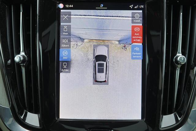 Volvo V60 T8 Recharge AWD Ultra Dark - Panorama/schuifdak - IntelliSafe Assist & Surround - 360º Camera - Harman/Kardon audio - Adaptieve LED koplampen - Verwarmde voorstoelen, stuur & achterbank - Parkeersensoren voor & achter - Elektr. bedienb. voorstoelen met ge