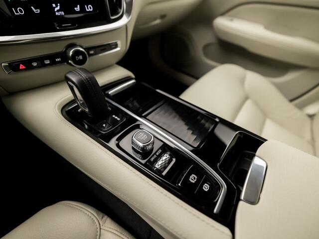 Volvo V60 2.0 T6 Recharge AWD Inscription Automaat 340Pk (APPLE CARPLAY, GROOT NAVI, DUAL TONE STUUR, STUUR/STOELVERWARMING, CAMERA, NIEUWE APK, NIEUWSSTAAT)